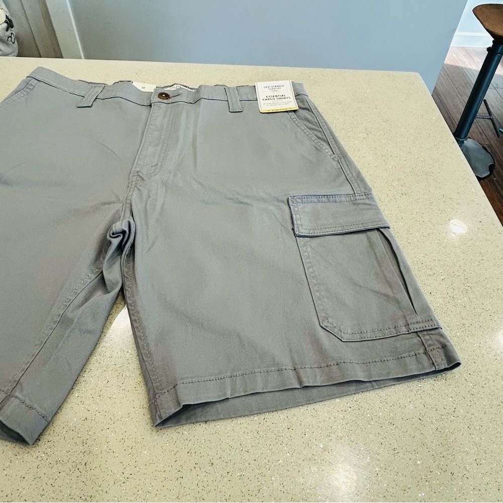 Levi Strauss Signature Essential Cargo Shorts Men's, Size‎ 38 W 10” Inseam, Gray - Picture 2 of 15